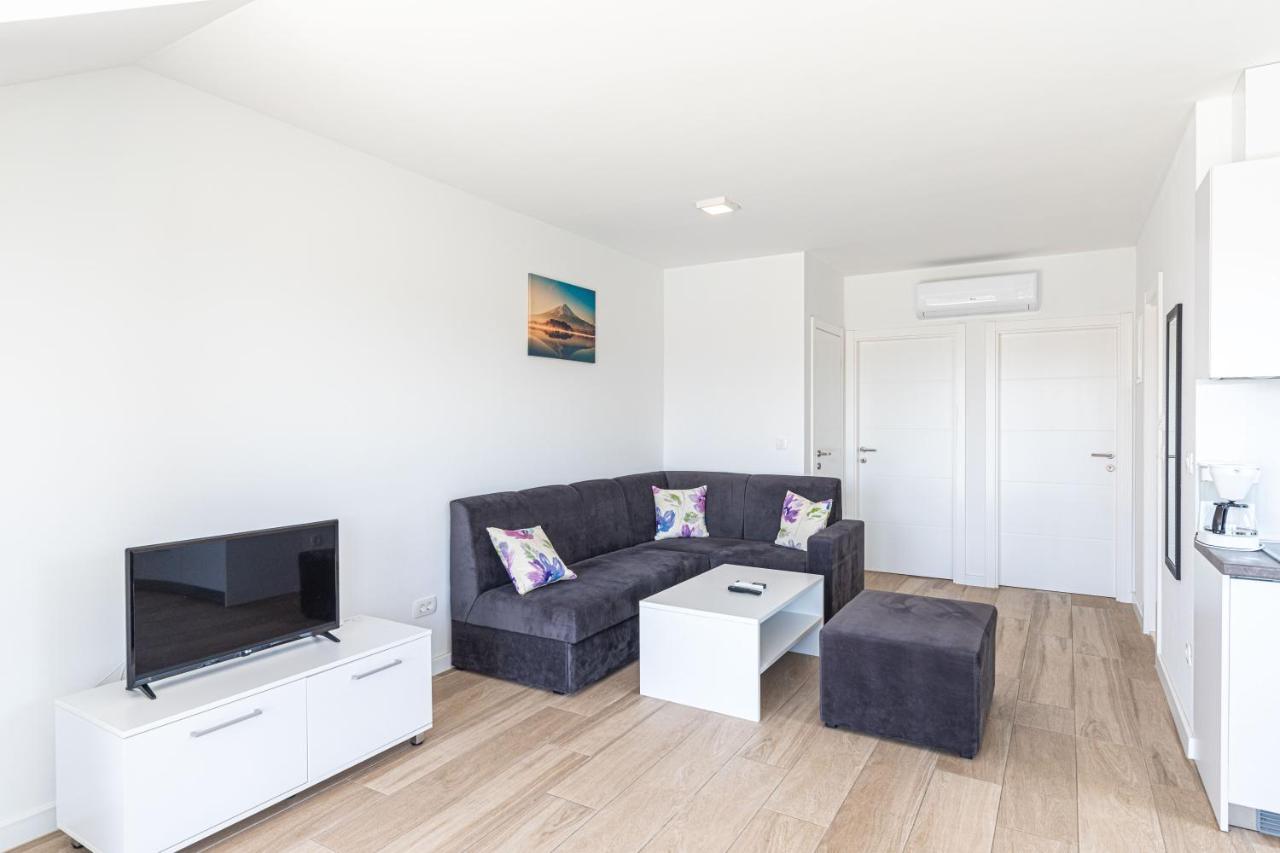 Blue View Apartment